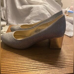 Bandolino Silver Sparkle chunky heels sz 7